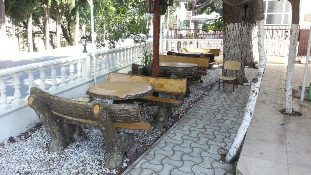 Cicek Aile Pansiyonu Burhaniye Bagian luar foto